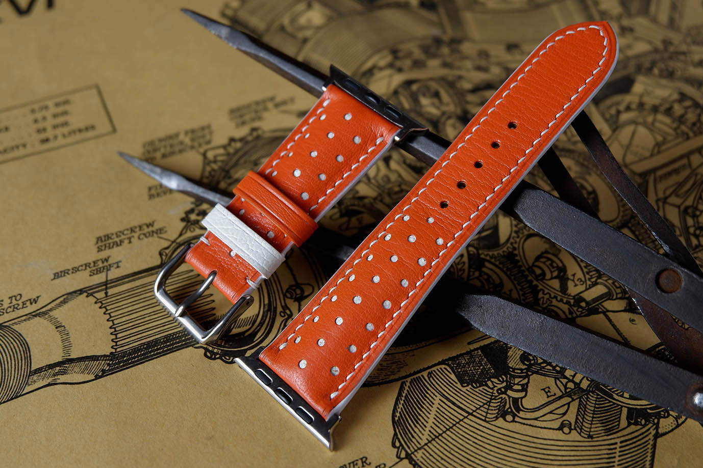 часовой ремешок, классические часы, apple watch, белая кожа, оранжевая, кожа козы, французская кожа, Hermes, черная фурнитура, фурнитура сталь, заказать ремешок, купить ремешок, ремешок под заказ, под размер, экзотическая кожа, необычная кожа, ремешок для часов, необычный ремешок, ручная прошивка, ручная работа, разноцветный ремешок, яркий
