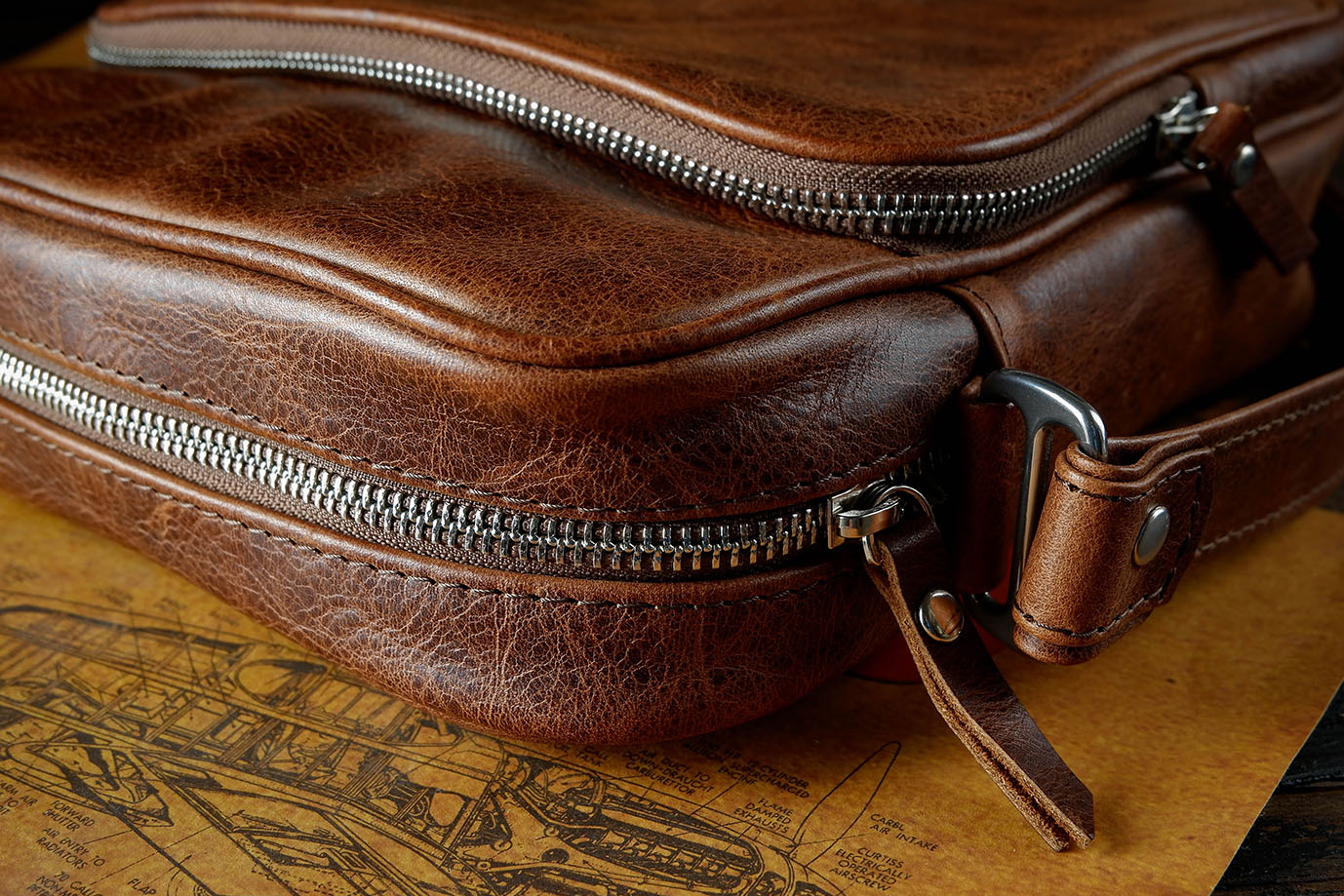 плечевая сумка,  сумка планшет, кроссбоди, мужская сумка, коричневая кожа, итальянская кожа, бычья кожа, заказать сумку, купить сумку, ручная работа, натуральная кожа, сумка чкалов, Grossone, фурнитура нержавеющая сталь, подклад канвас, итальянский канвас