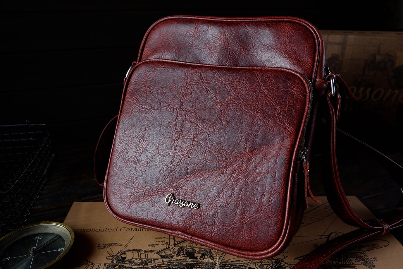 плечевая сумка,  сумка планшет, кроссбоди, мужская сумка, бордовая кожа, итальянская кожа, бычья кожа, заказать сумку, купить сумку, ручная работа, натуральная кожа, сумка чкалов, Grossone, фурнитура нержавеющая сталь, подклад канвас, итальянский канвас