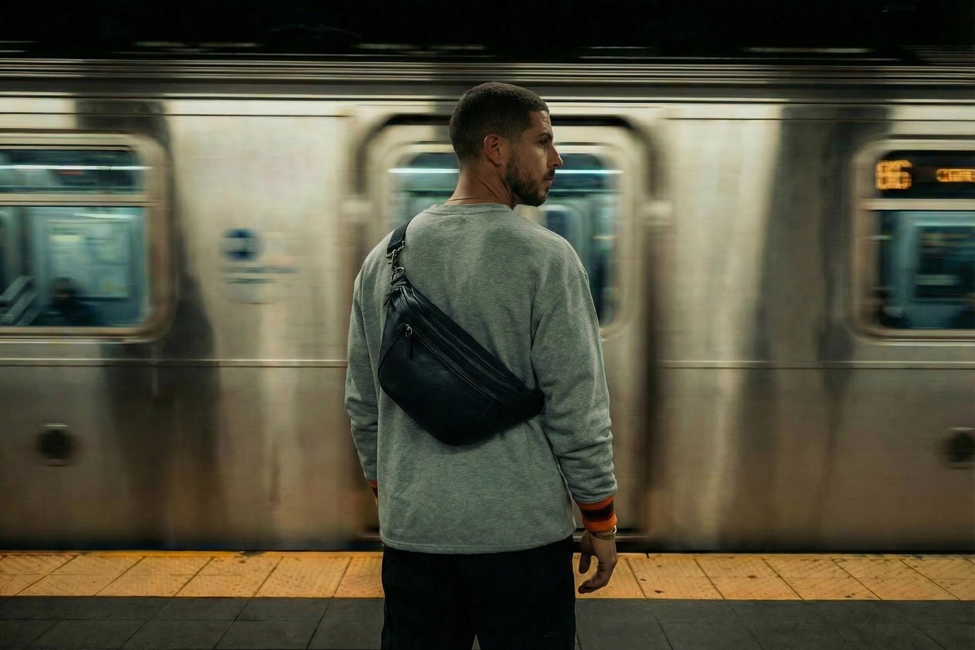 поясная сумка,  мужская сумка, черная кожа, итальянская кожа, бычья кожа, заказать сумку, купить сумку, ручная работа, натуральная кожа, сумка боливар, Grossone, фурнитура нержавеющая сталь, подклад канвас, итальянский канвас