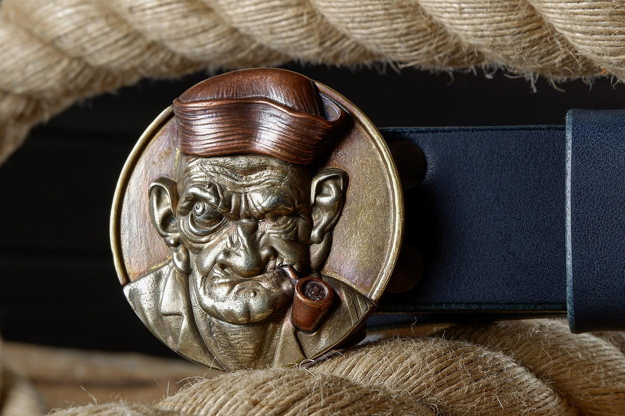 мужской ремень, кожаный ремень, для джинсов, синяя кожа, толстый ремень, пряжка литая латунь, ширина 40 мм, 4 см, ручная работа, Grossone, водяной буйвол, надежная пряжка, японская кожа, ручная прошивка, брючный, джинсовый ремень, классический ремень, купить ремень, заказать ремень, ремень под заказ, ремень большой размер, авторские пряжки, необычные пряжки, пряжка папай, пряжка моряк, мужик с трубкой, пряжка из трех металлов, разноцветная пряжка