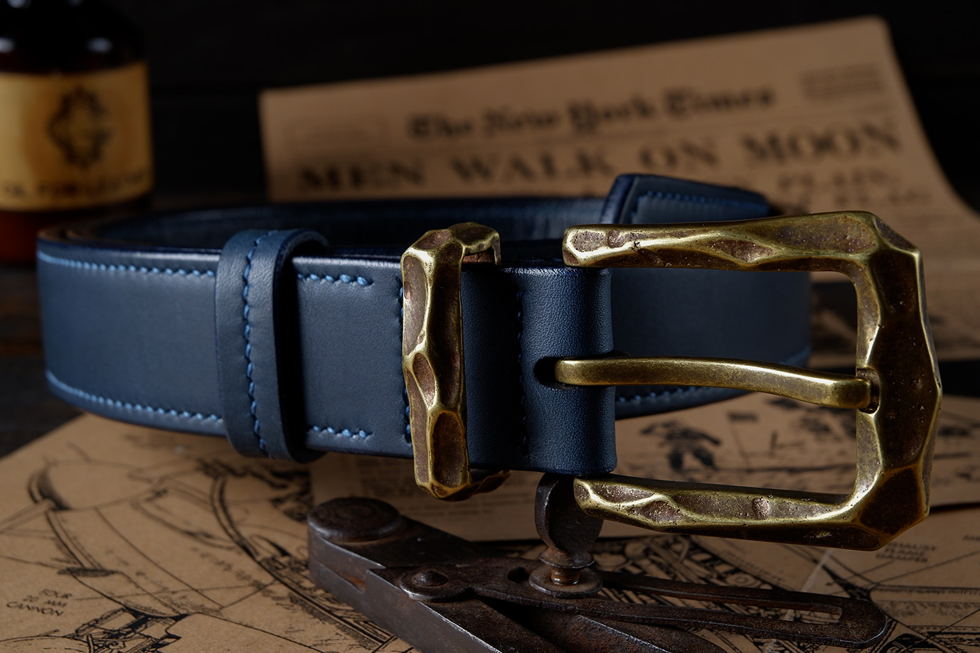 мужской ремень, кожаный ремень, для джинсов, синяя кожа, толстый ремень, пряжка литая латунь, ширина 40 мм, 4 см, ручная работа, Grossone, водяной буйвол, надежная пряжка, японская кожа, ручная прошивка, брючный, джинсовый ремень, классический ремень, купить ремень, заказать ремень, ремень под заказ, ремень большой размер