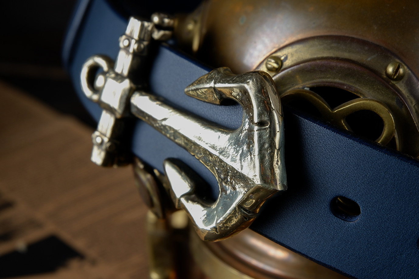 мужской ремень, кожаный ремень, для джинсов, синяя кожа, толстый ремень, пряжка литая латунь, ширина 40 мм, 4 см, ручная работа, Grossone, водяной буйвол, надежная пряжка, японская кожа, ручная прошивка, брючный, джинсовый ремень, классический ремень, купить ремень, заказать ремень, ремень под заказ, ремень большой размер