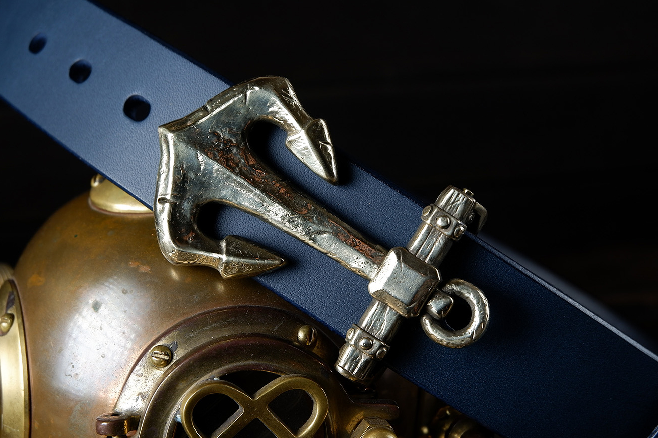 мужской ремень, кожаный ремень, для джинсов, синяя кожа, толстый ремень, пряжка литая латунь, ширина 40 мм, 4 см, ручная работа, Grossone, водяной буйвол, надежная пряжка, японская кожа, ручная прошивка, брючный, джинсовый ремень, классический ремень, купить ремень, заказать ремень, ремень под заказ, ремень большой размер