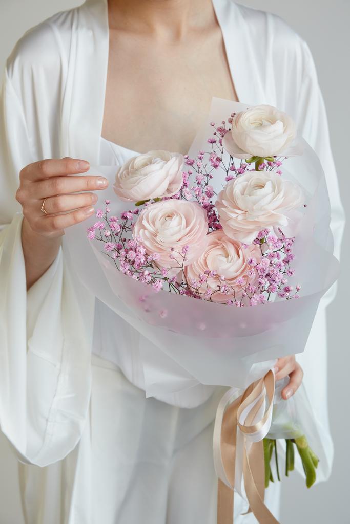 Ранункулюсы и гипсофила M