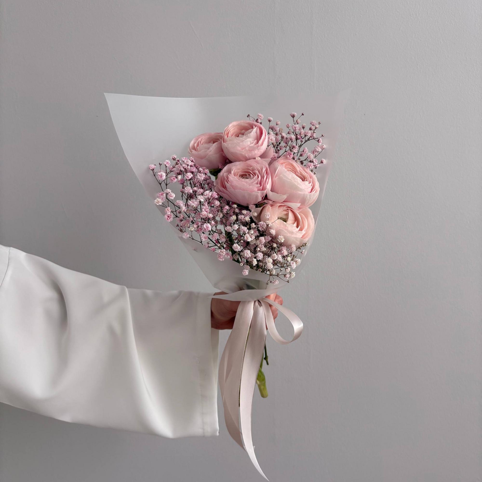 Ранункулюсы и гипсофила M