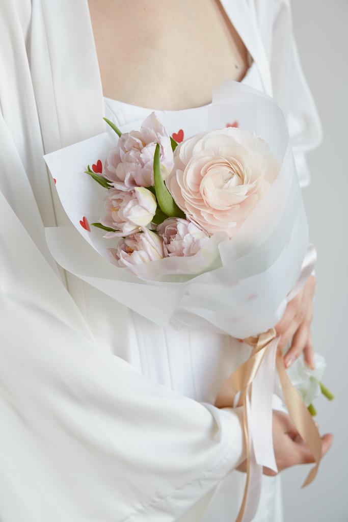 Ранункулюсы и тюльпаны S