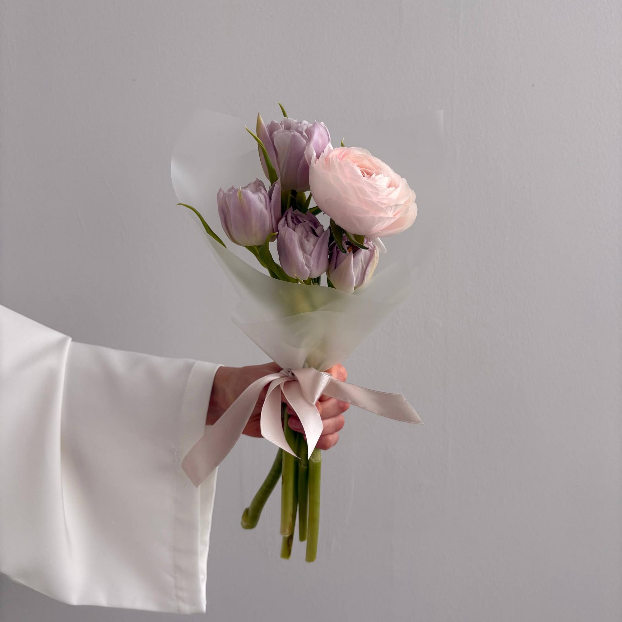 Ранункулюсы и тюльпаны S