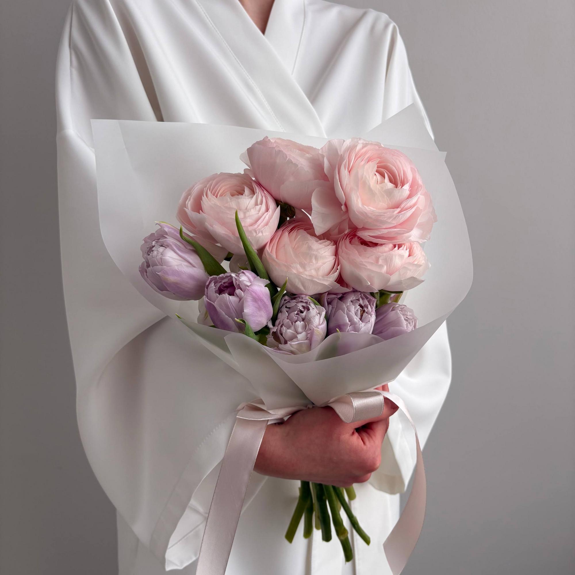 Ранункулюсы и тюльпаны L