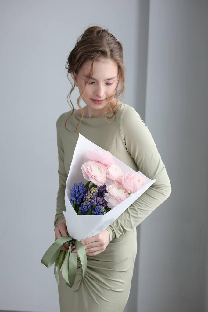 Ранункулюсы и гиацинты L_7600р