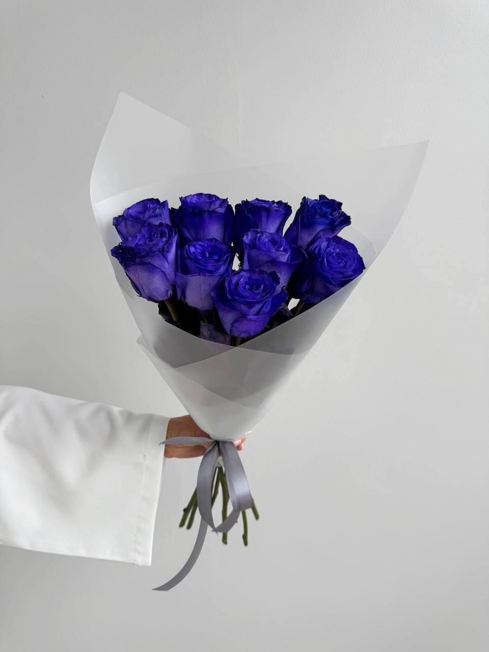 Утонченный букет из фиолетовых роз 9 шт