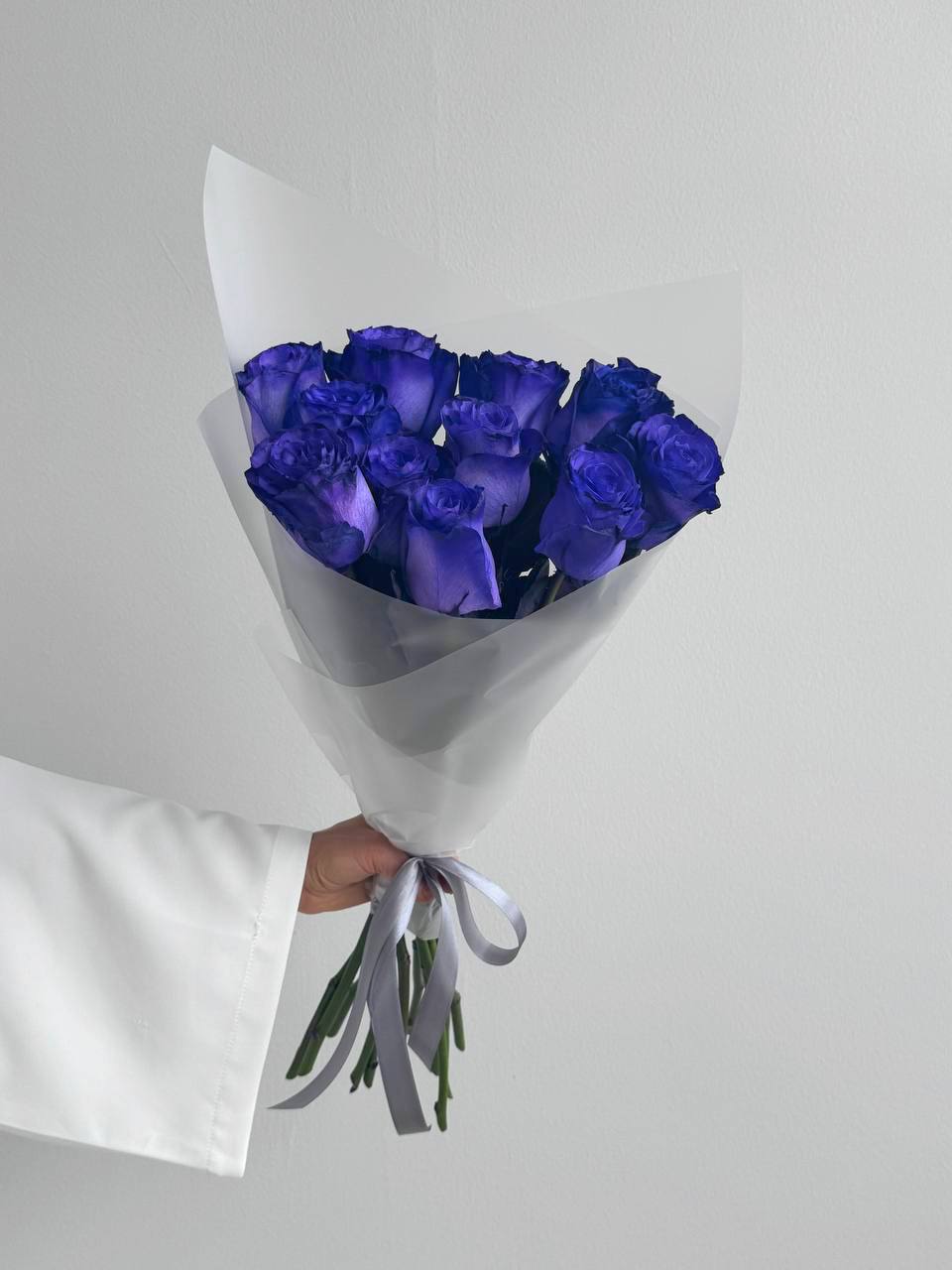 Утонченный букет из фиолетовых роз 11 шт