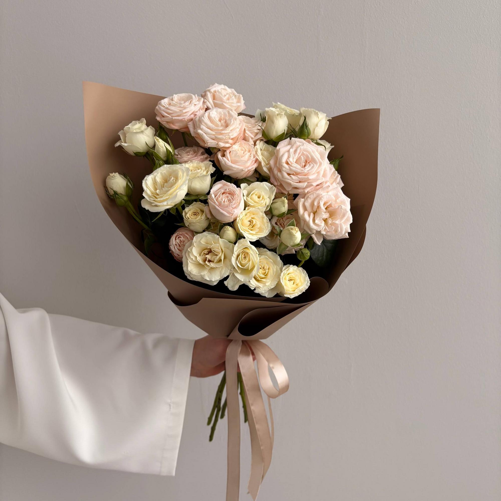 Кустовые розы 7 шт