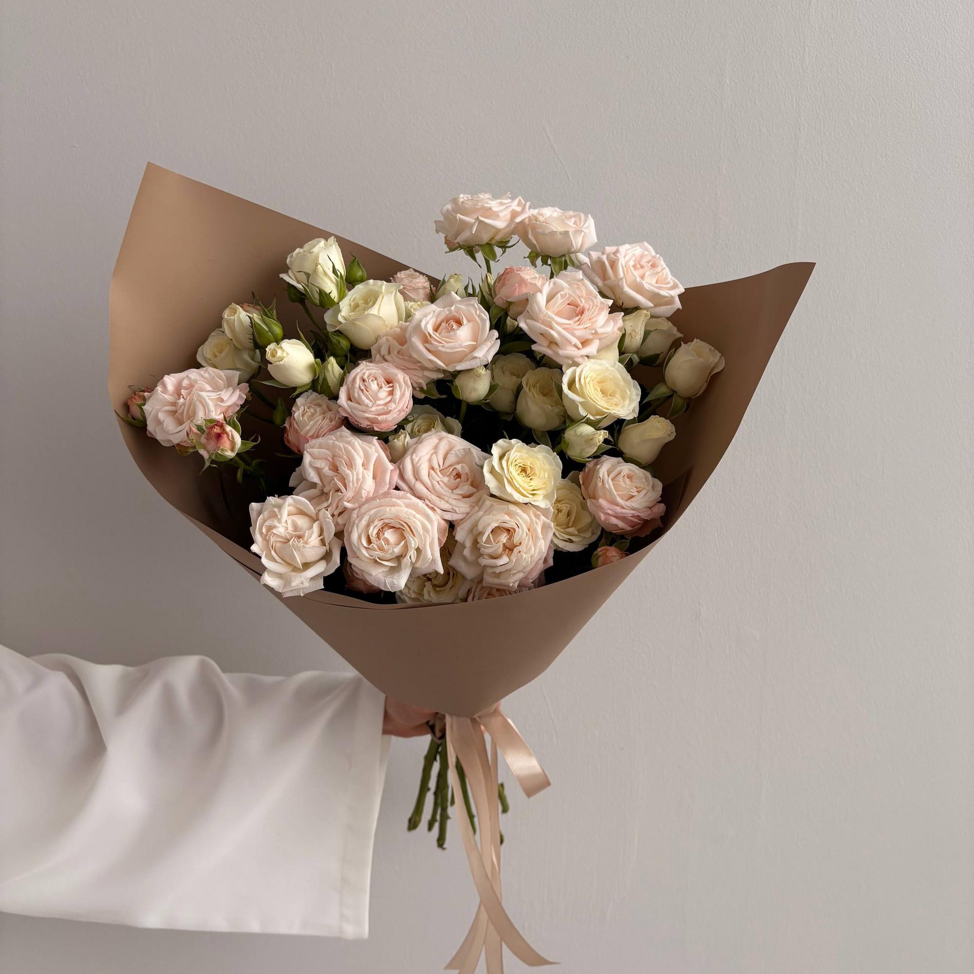 Кустовые розы 11 шт