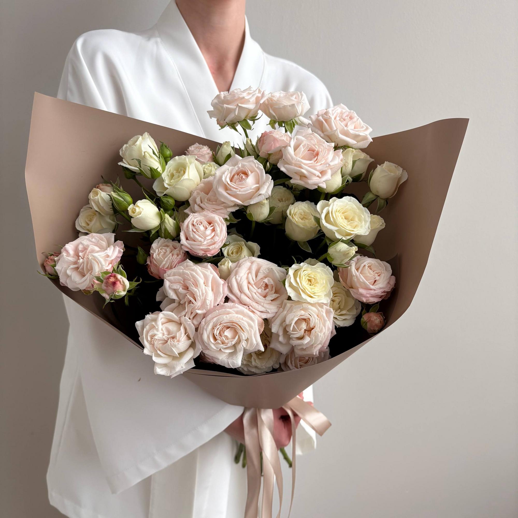 Кустовые розы 11 шт