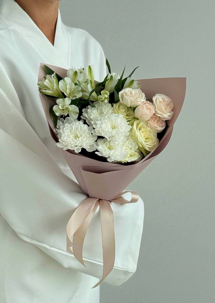 Сборный букет с кустовыми розами S