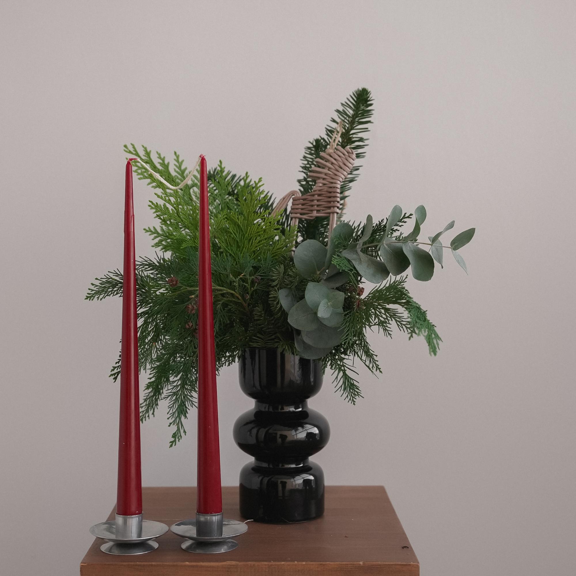 Композиция в вазе Тихая ель + Опция Лошадка и свечи