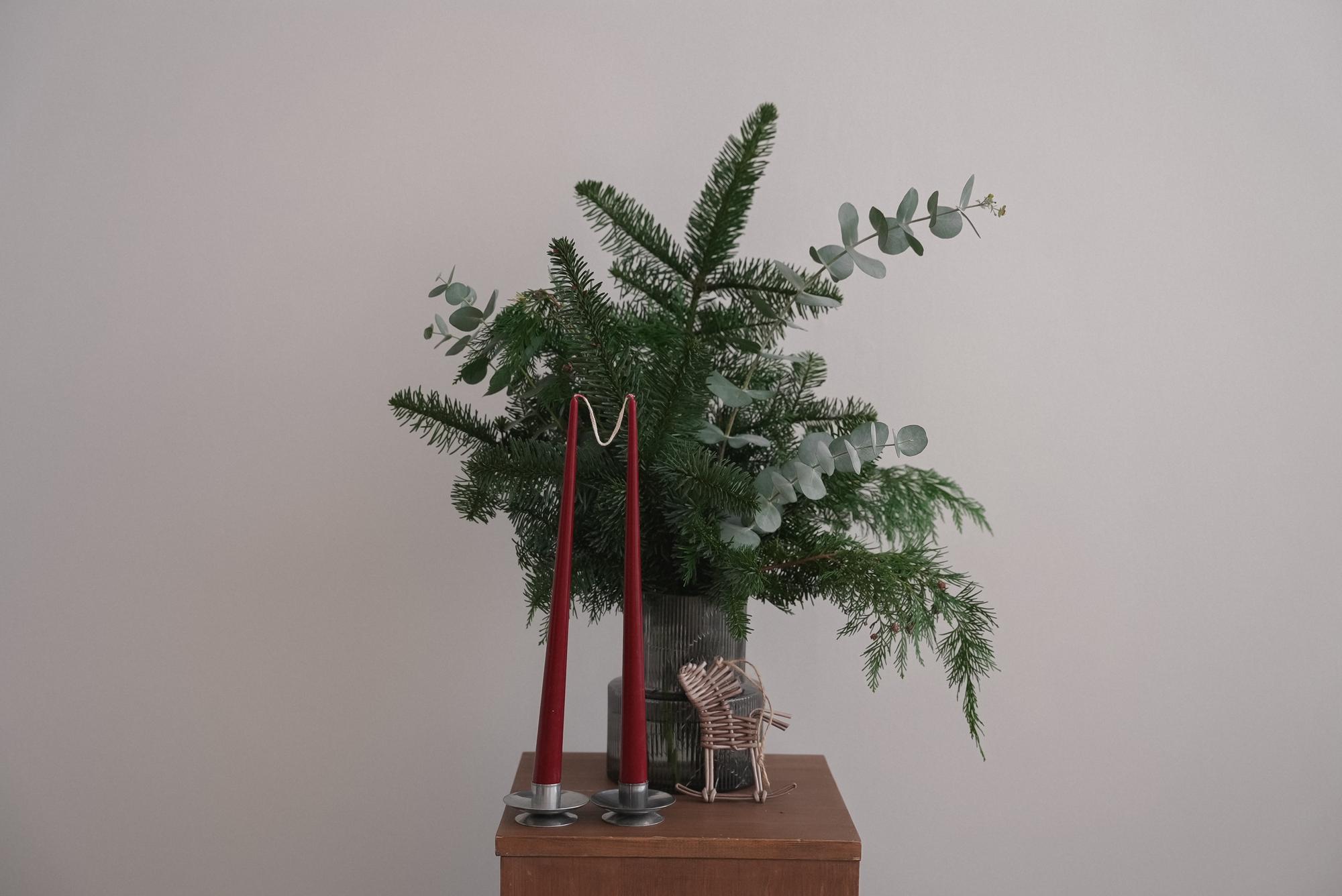 Композиция в вазе Северный ветер + Опция Лошадка и свечи