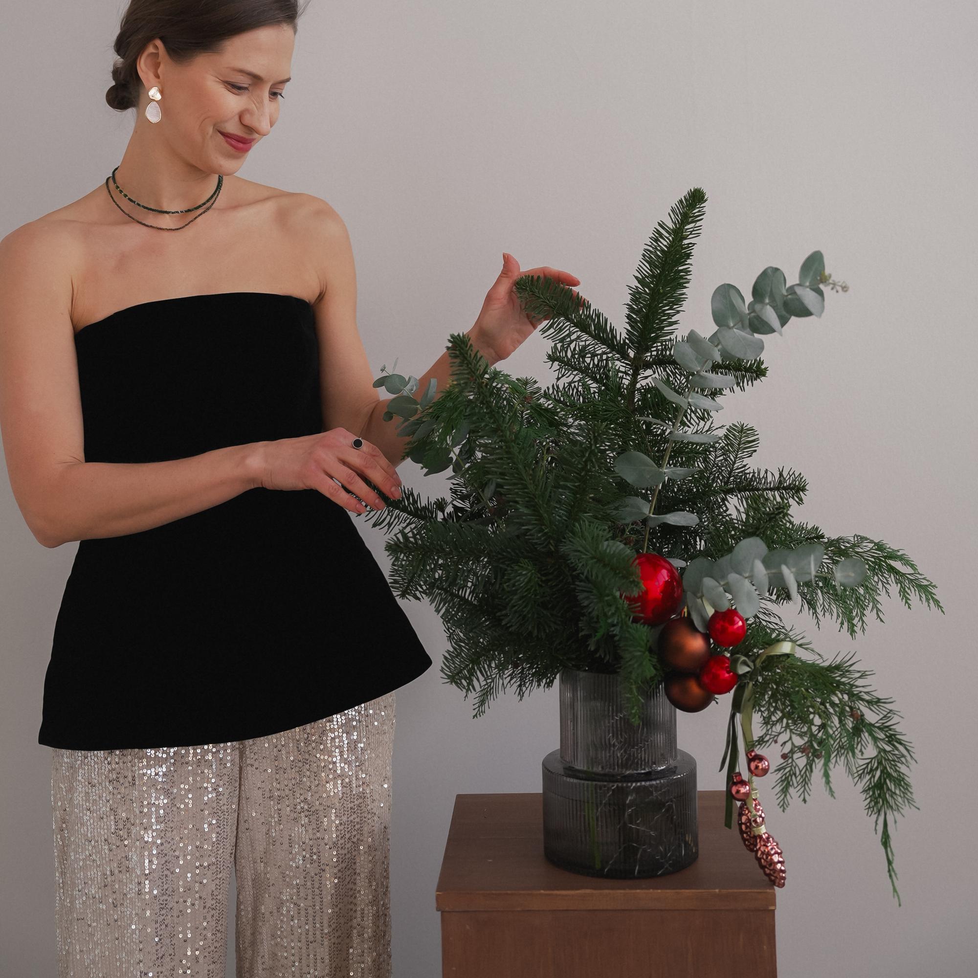 Композиция в вазе Северный ветер + Опция Елочные игрушки