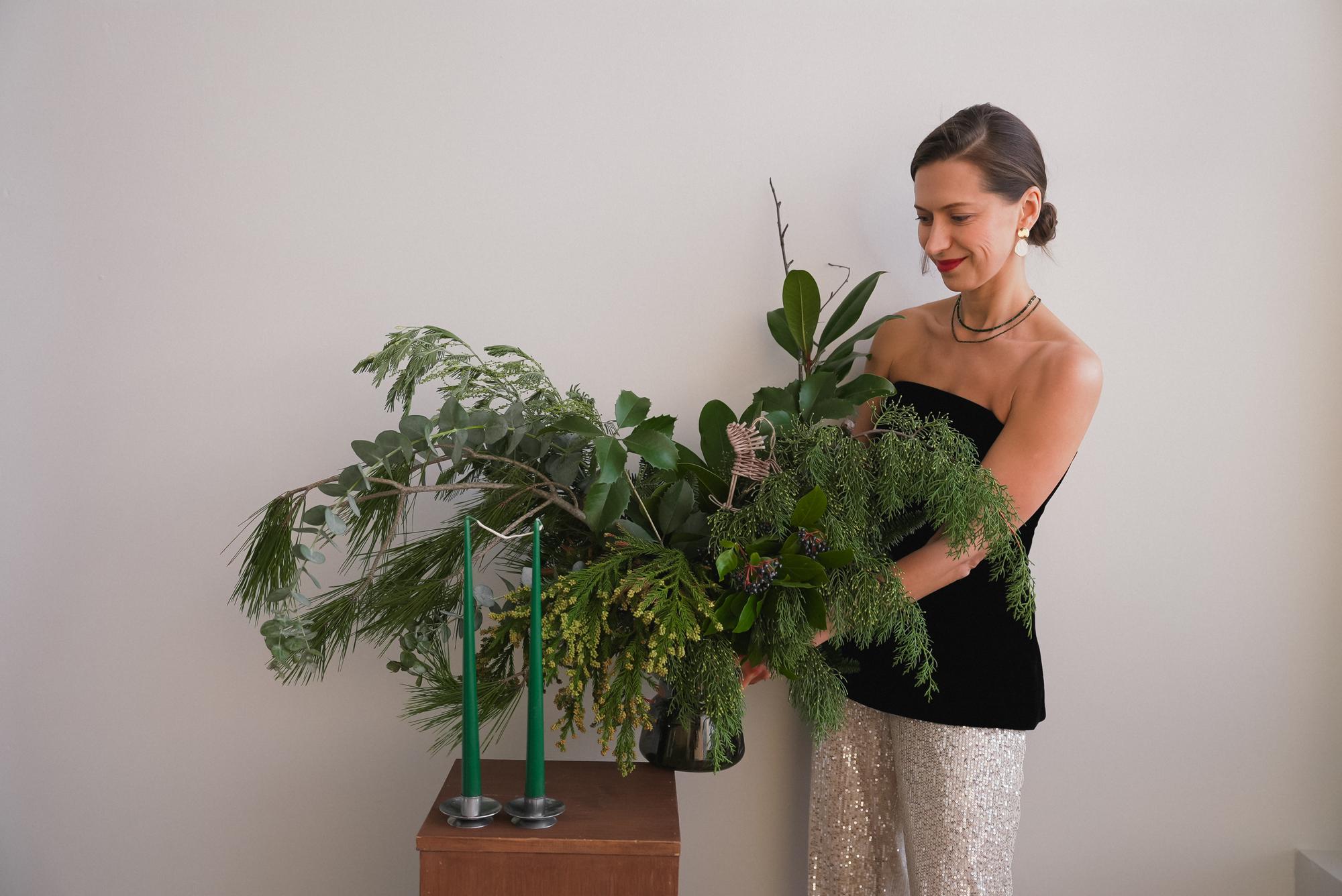 Композиция в вазе Купеческая зима + Опция Лошадка и свечи