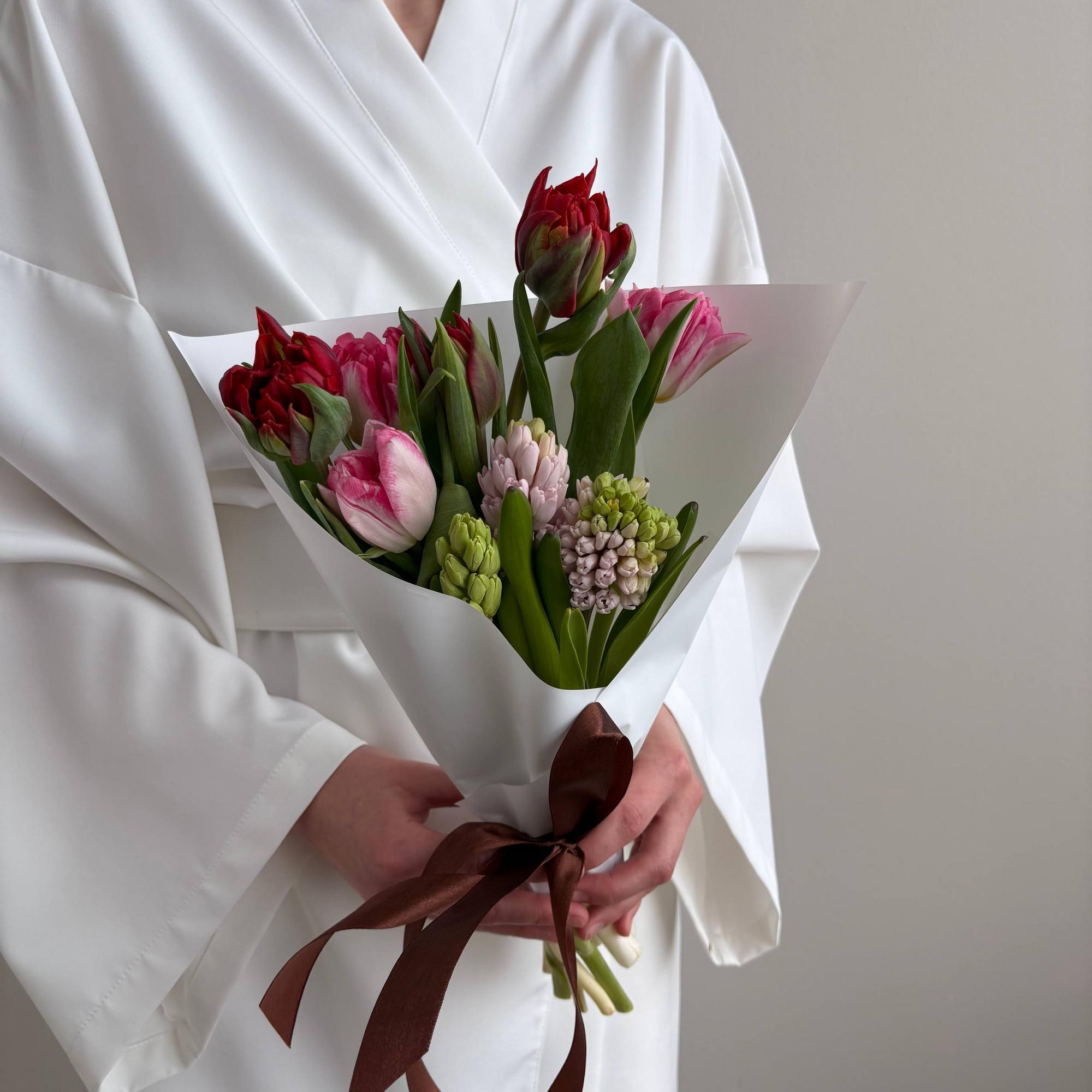 Яркие тюльпаны и гиацинты S