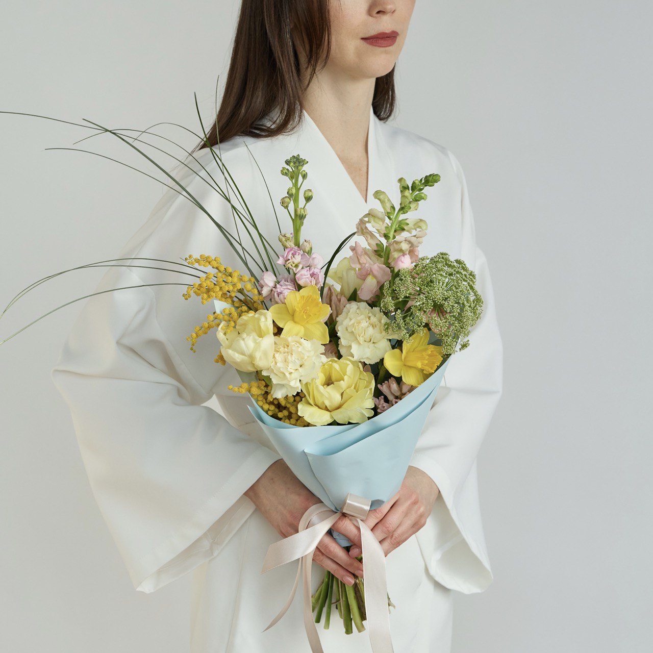 Нежный весенний букет L