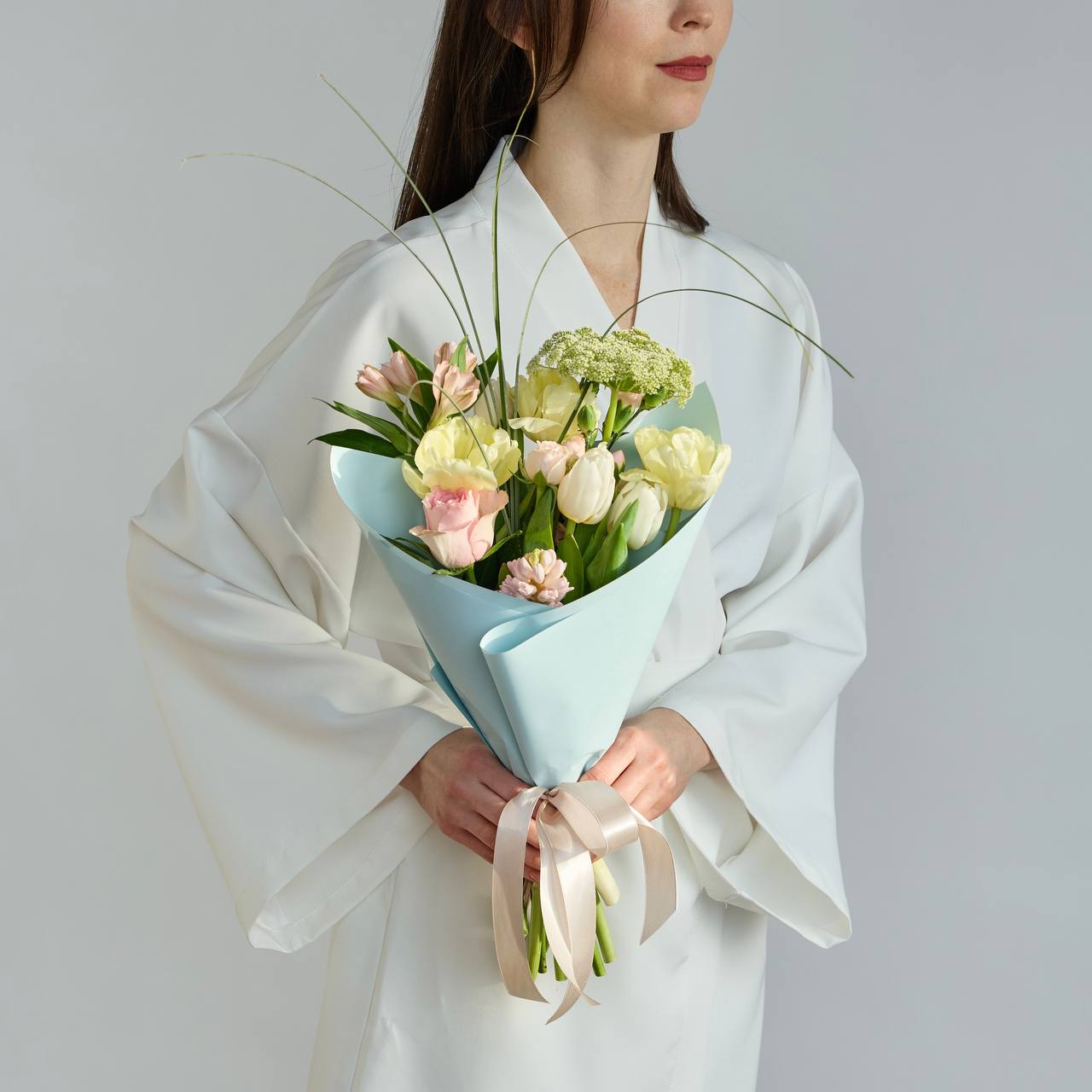 Нежный весенний букет M