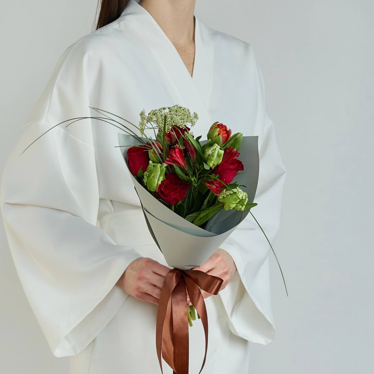 Яркий весенний букет M