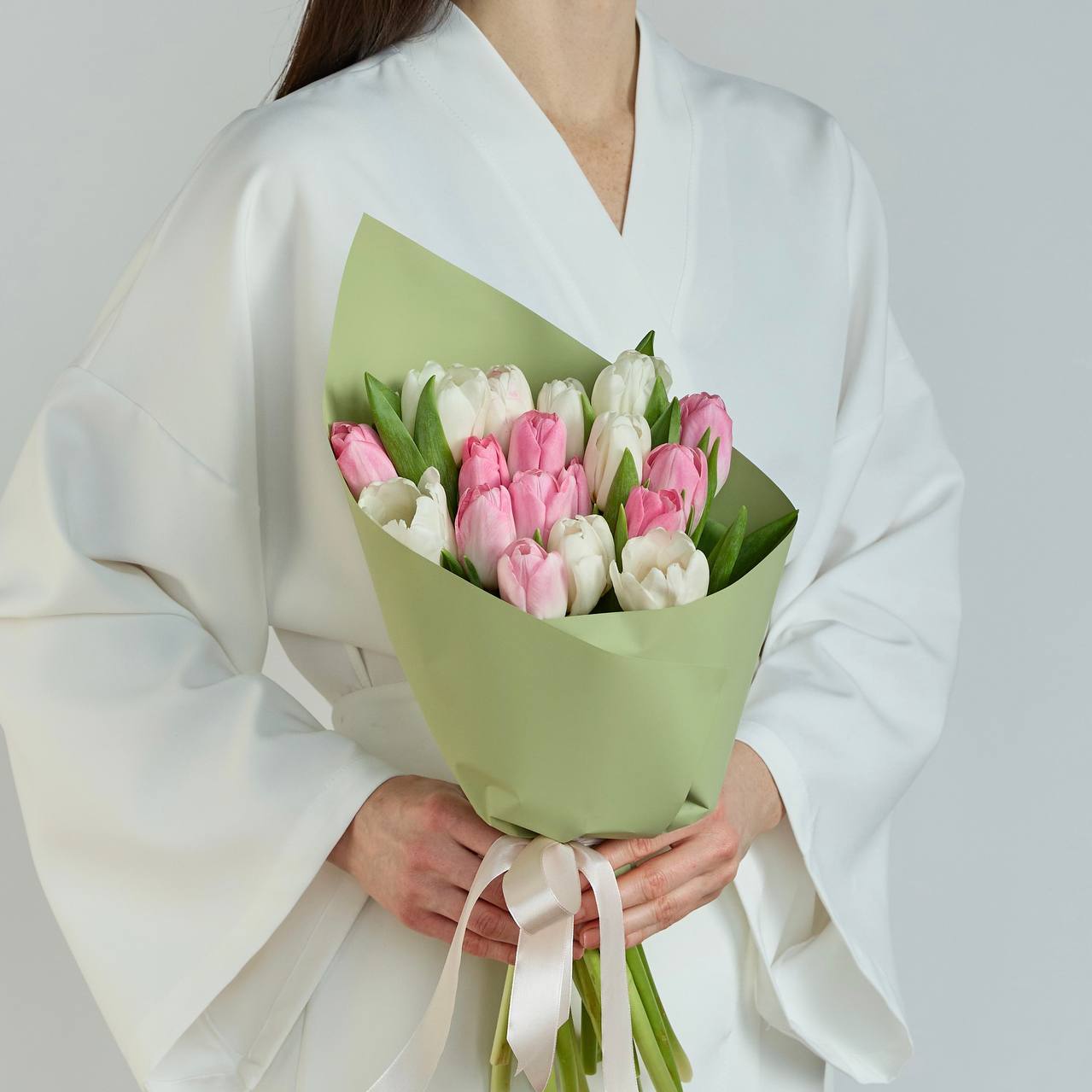 Тюльпаны светлые 19 шт