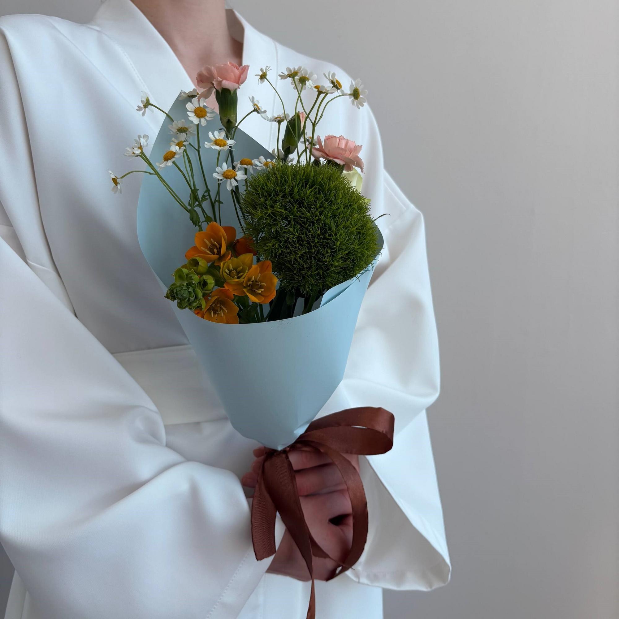 Летний букет с экзотическими цветами