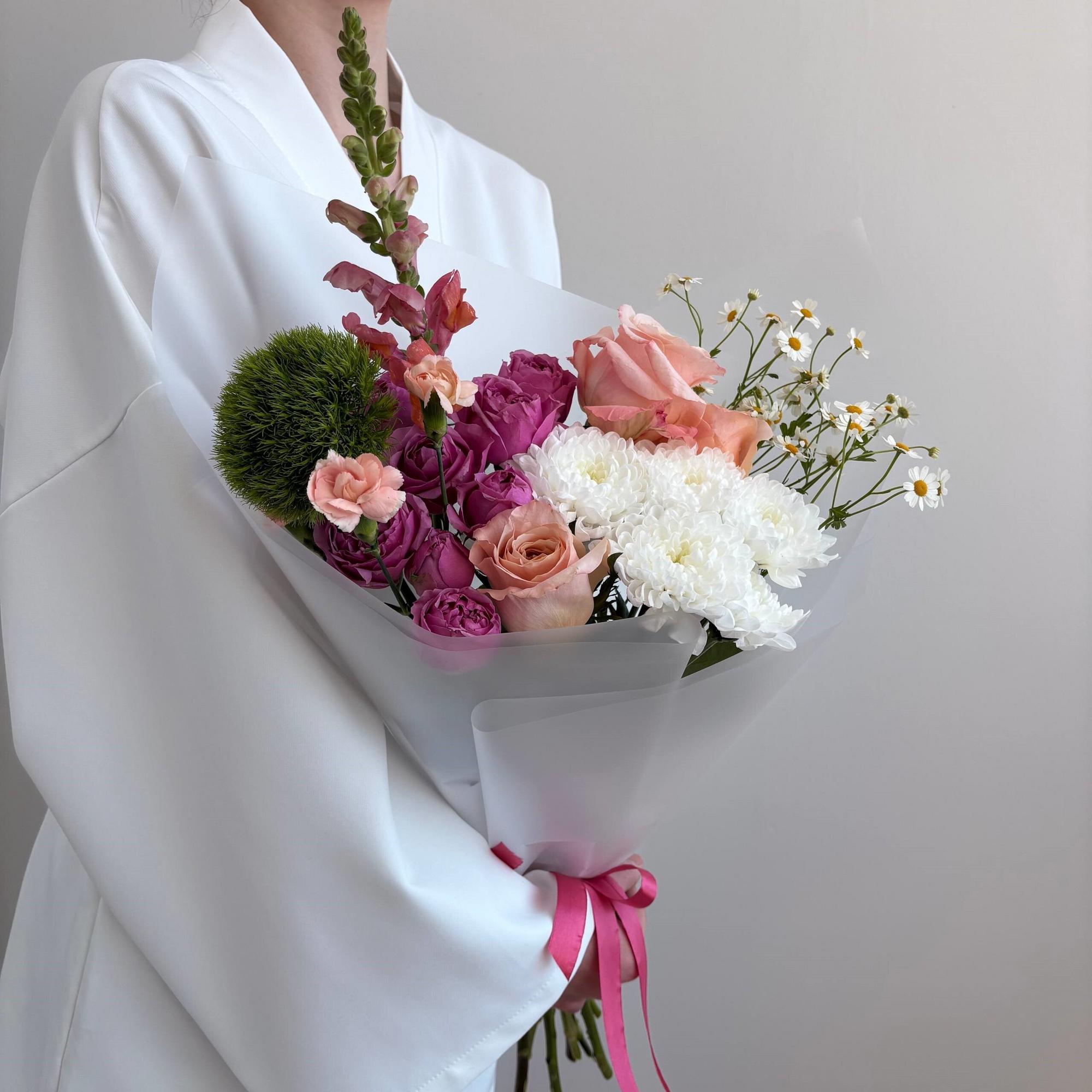 Дофаминовый букет с кустовыми розами