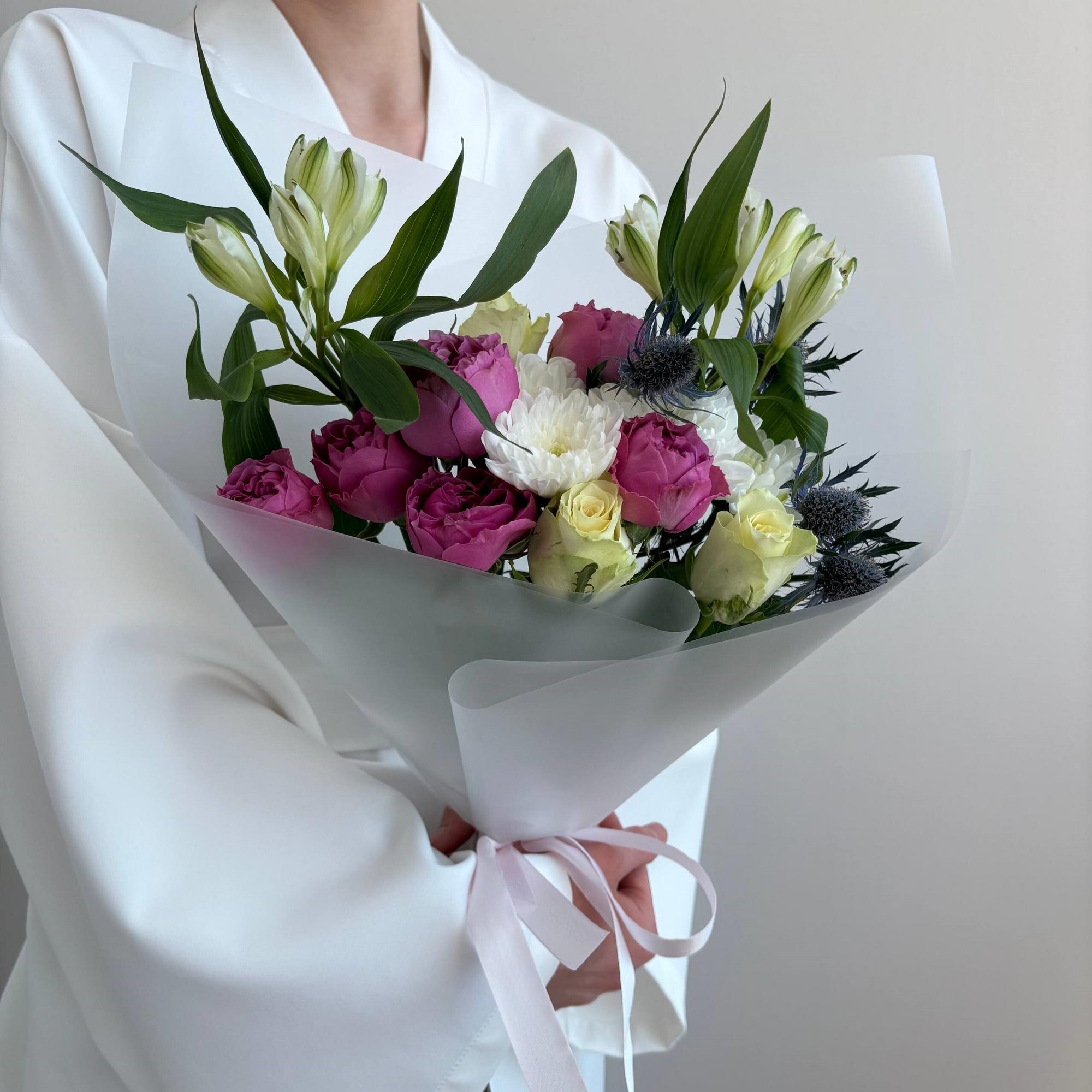 Стильный букет с эрингиумом