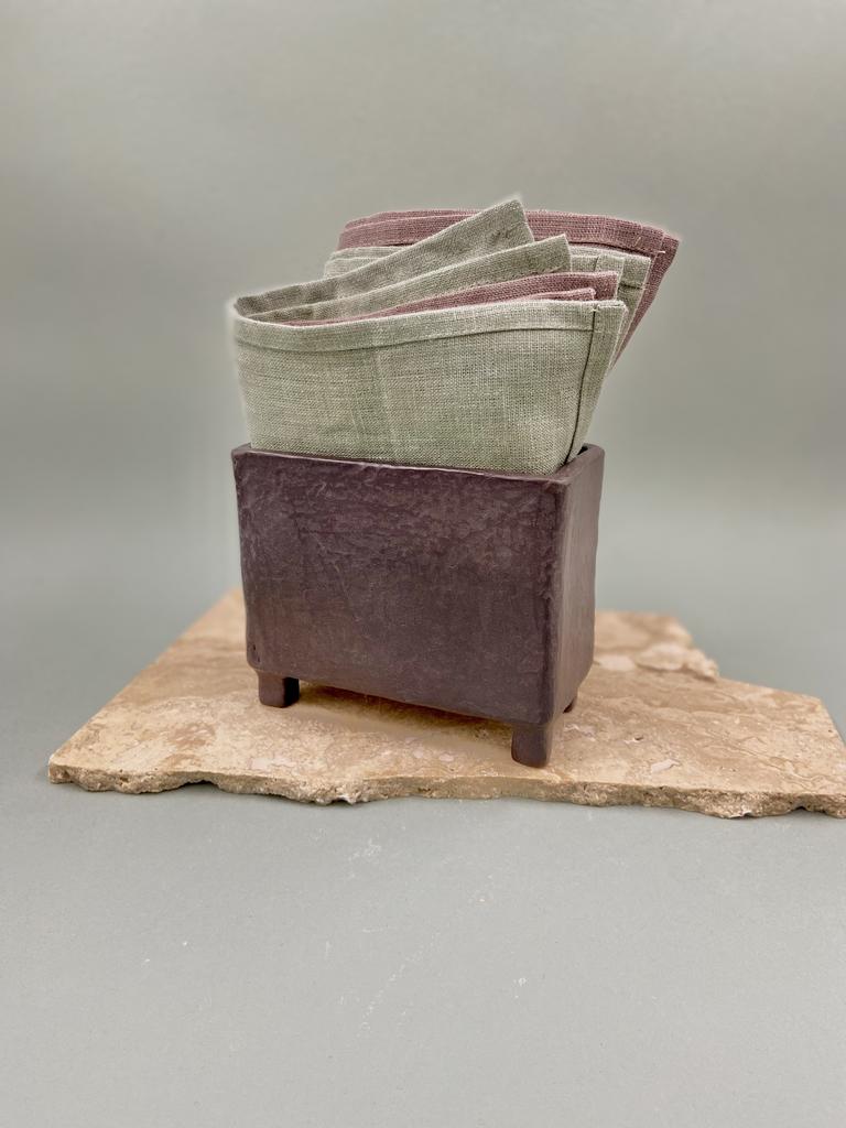 Салфетница из черной глины