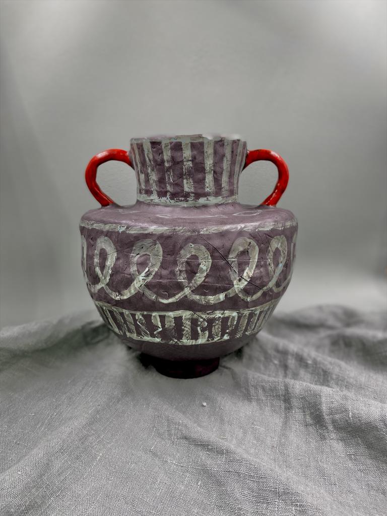 Ваза из черной глины