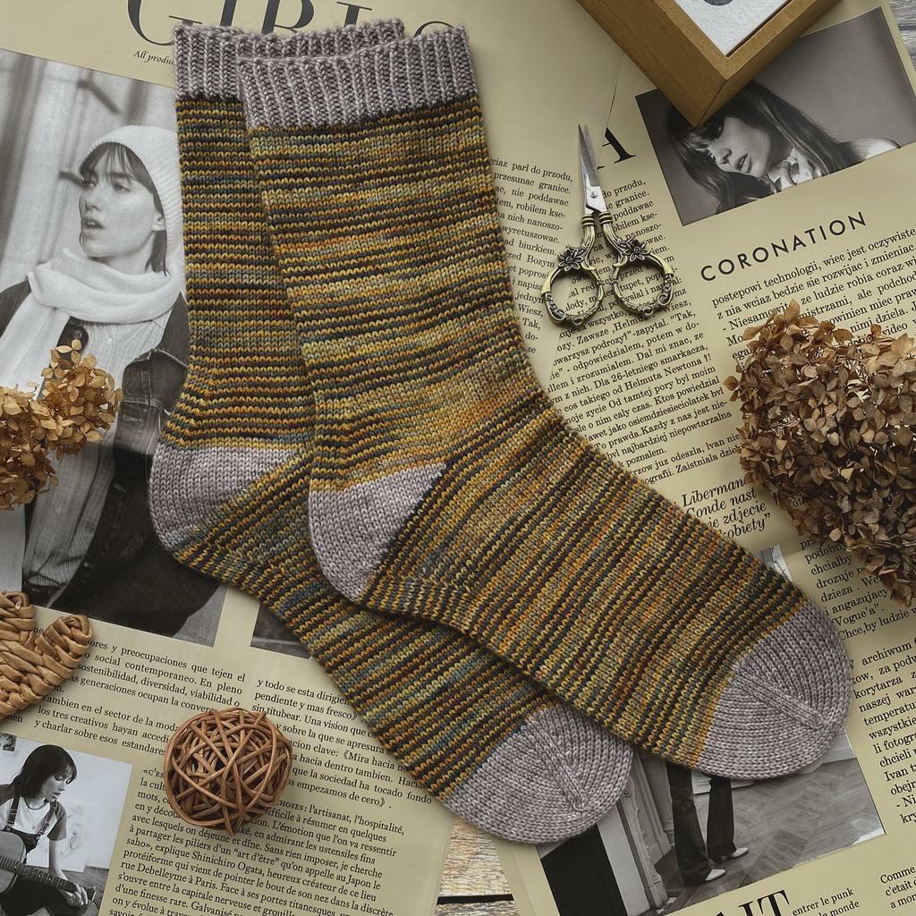 SIMPLE MAY SOCKS от мыска