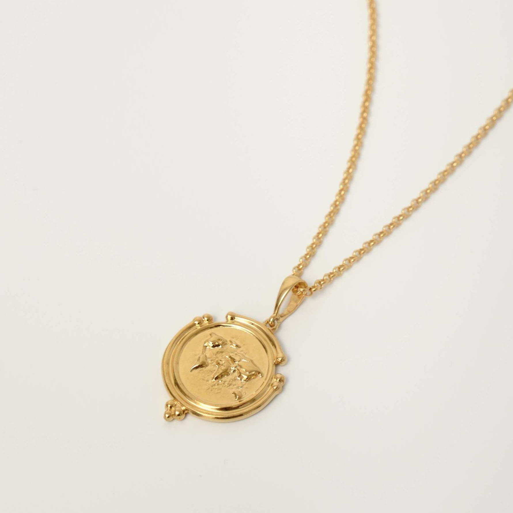 Подвеска COMO с картой мира с позолотой