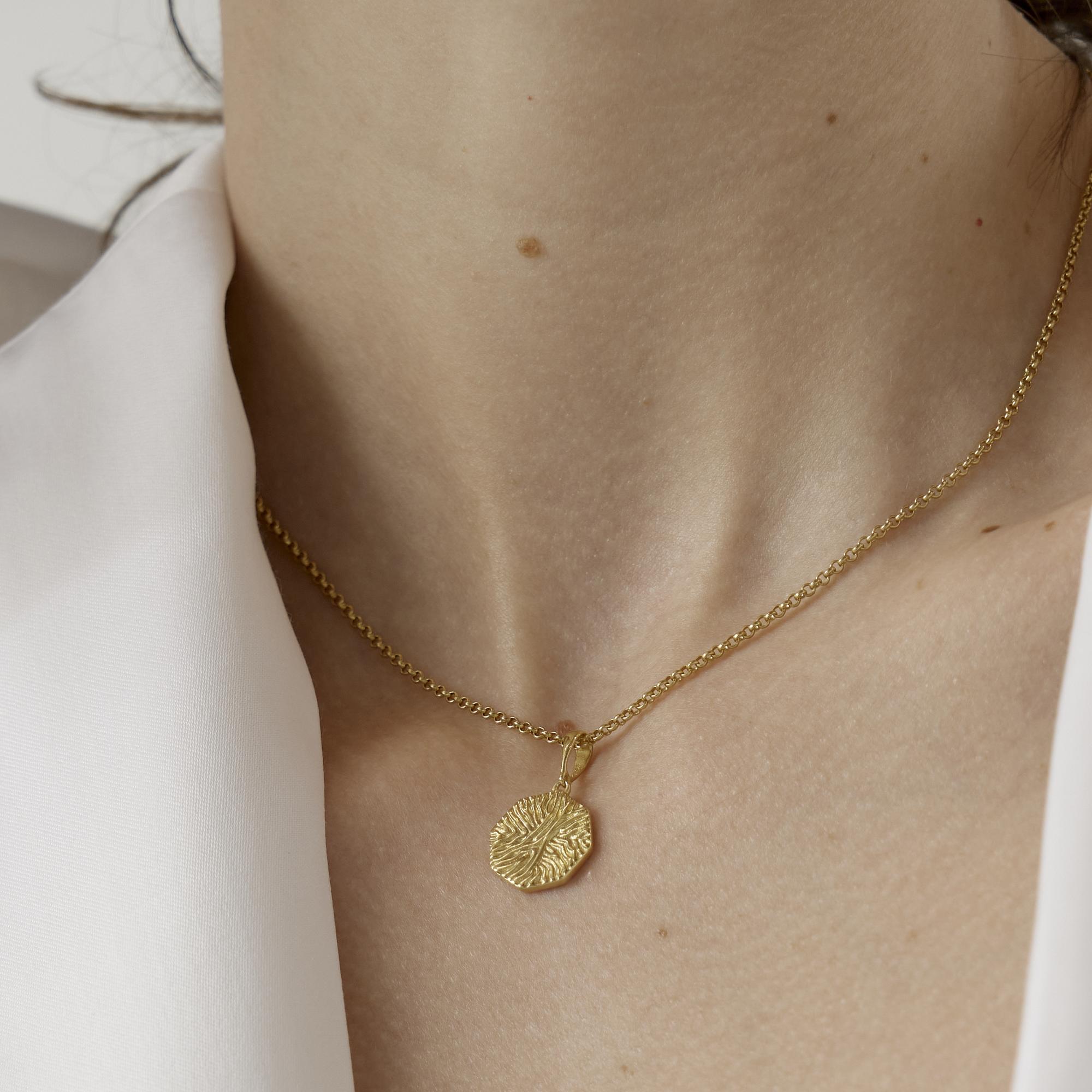 Подвеска ALBA с восьмиугольной монетой с позолотой