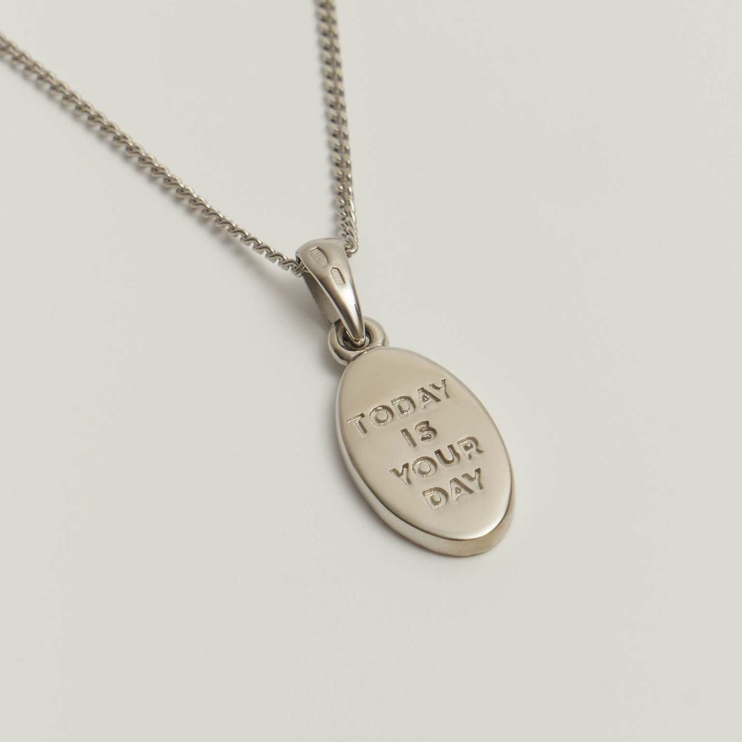 Медальон ISPIRAZIONE двусторонний c гравировкой "TODAY IS YOUR DAY" в родиевом покрытии