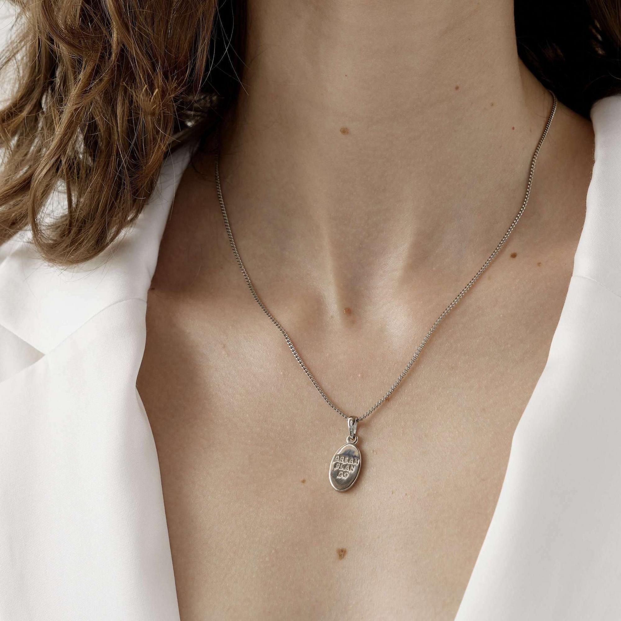 Медальон ISPIRAZIONE двусторонний c гравировкой "DREAM. PLAN. DO" в родиевом покрытии