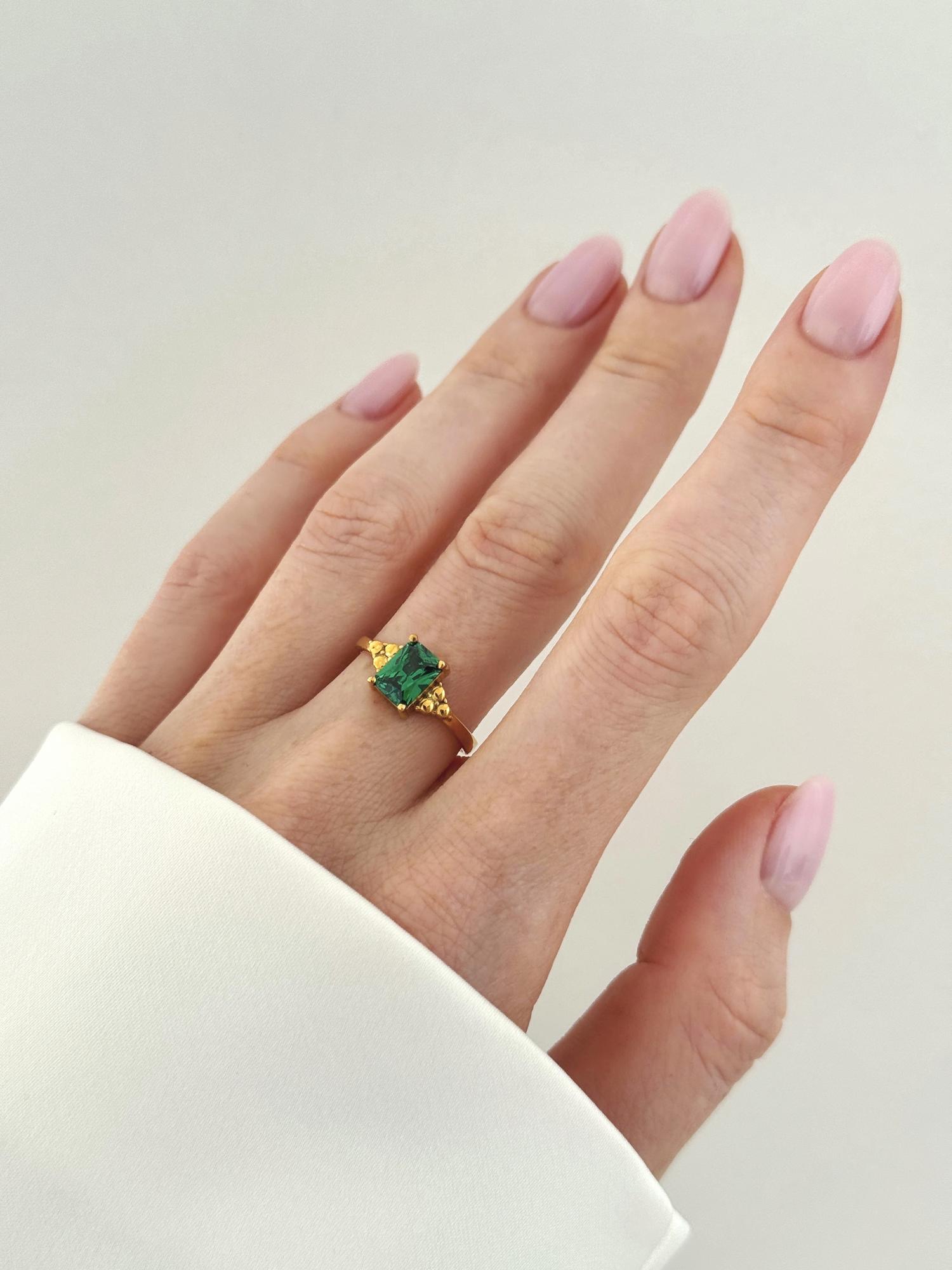 Кольцо ARIELLI с изумрудным фианитом