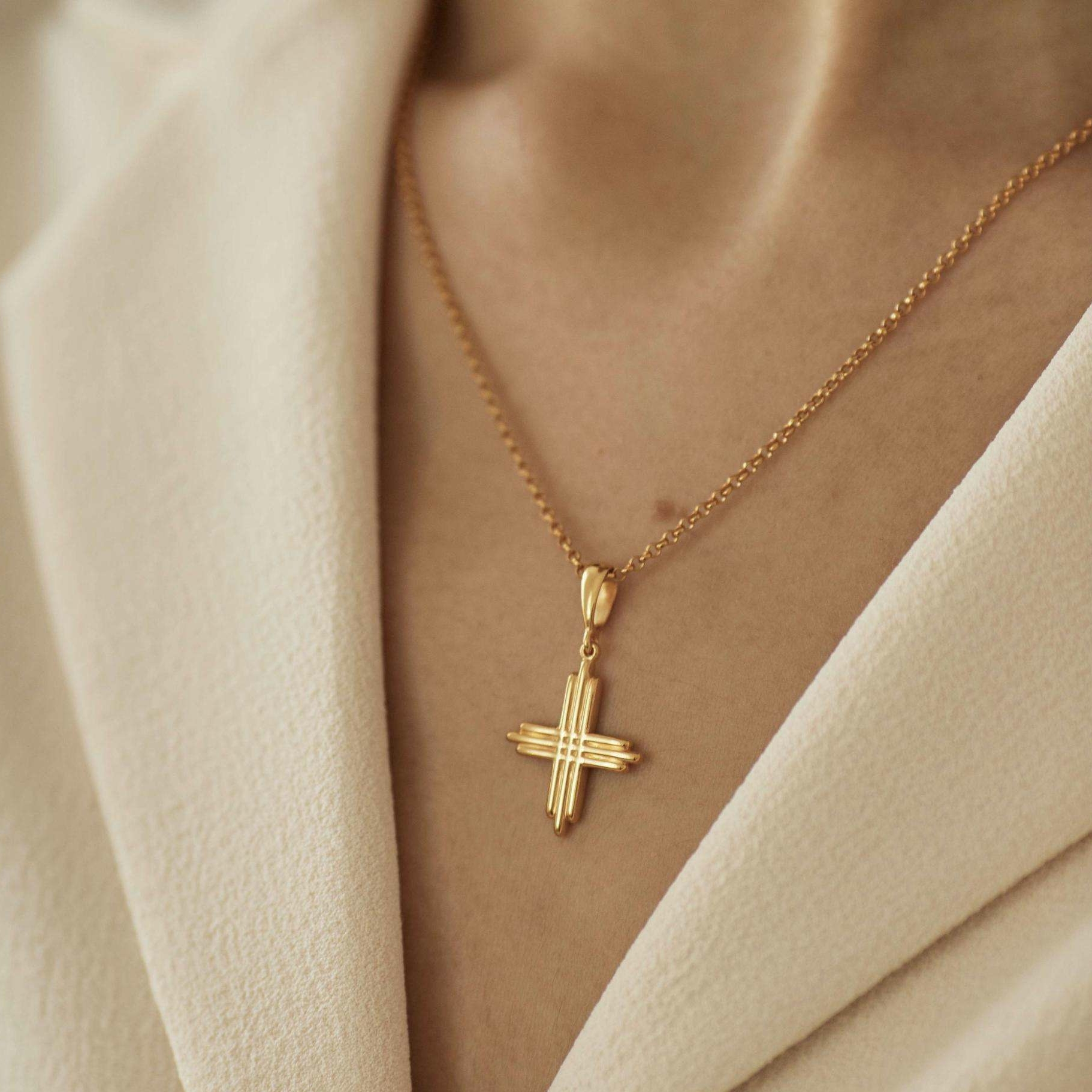 Подвеска CROCE с крестиком с позолотой