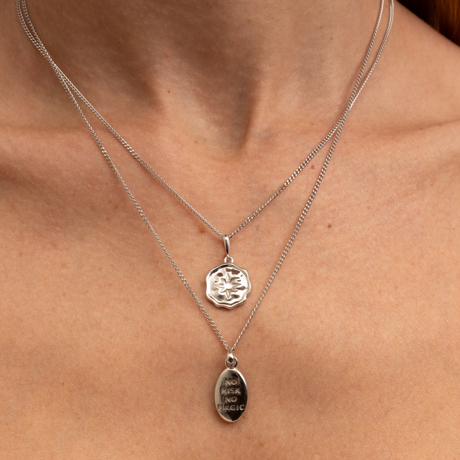 Медальон ISPIRAZIONE двусторонний c гравировкой "NO RISK NO MAGIC" в родиевом покрытии