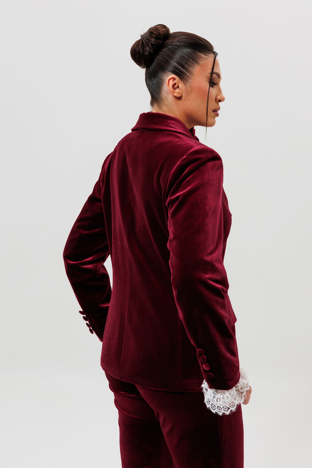 Костюм бордовый бархатный с манжетами и брюками арт. 1169/1м