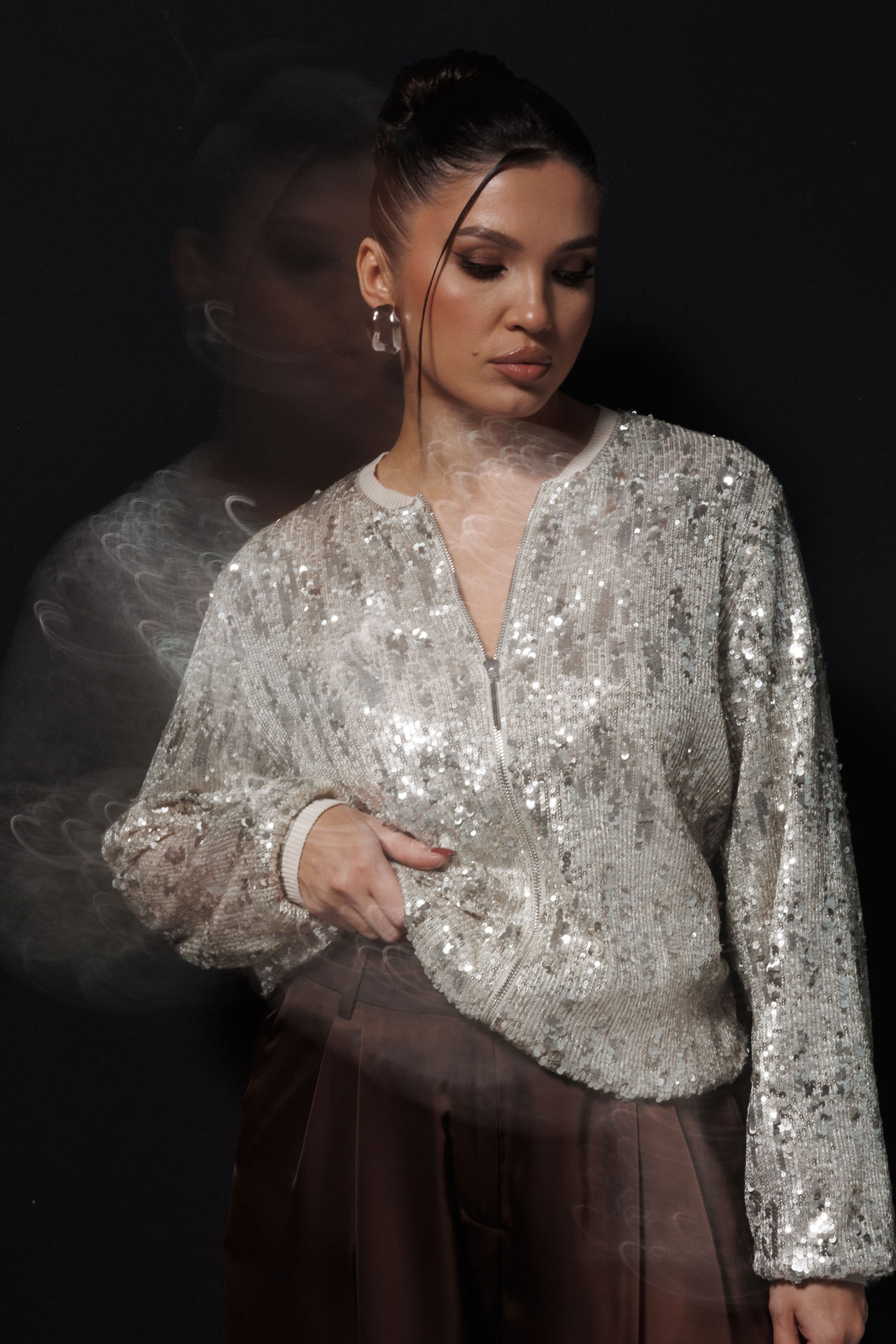 Жакет-бомбер серебристый с пайетками арт. 1279