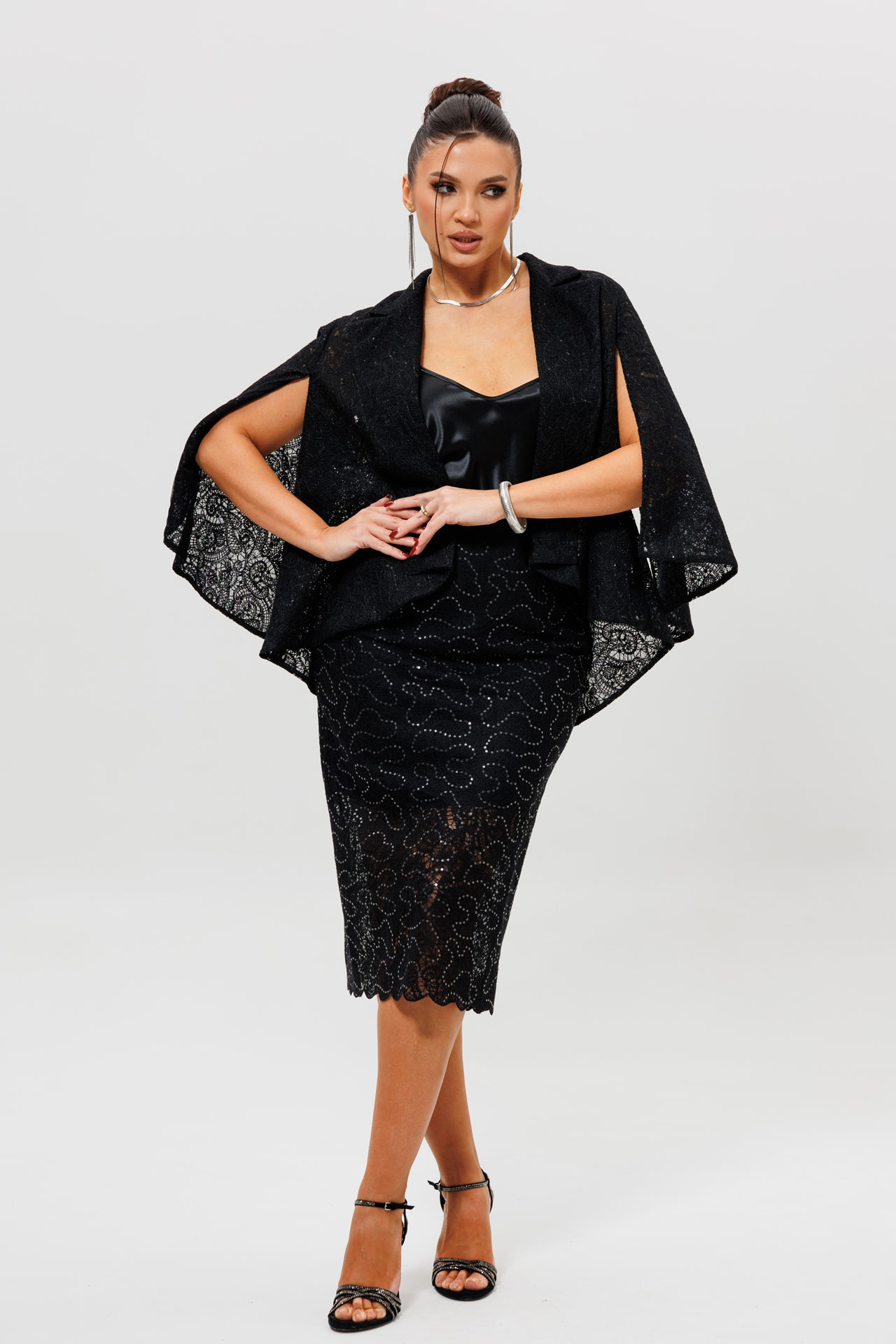 Костюм черный кружевной с кейпом и юбкой арт. 1286