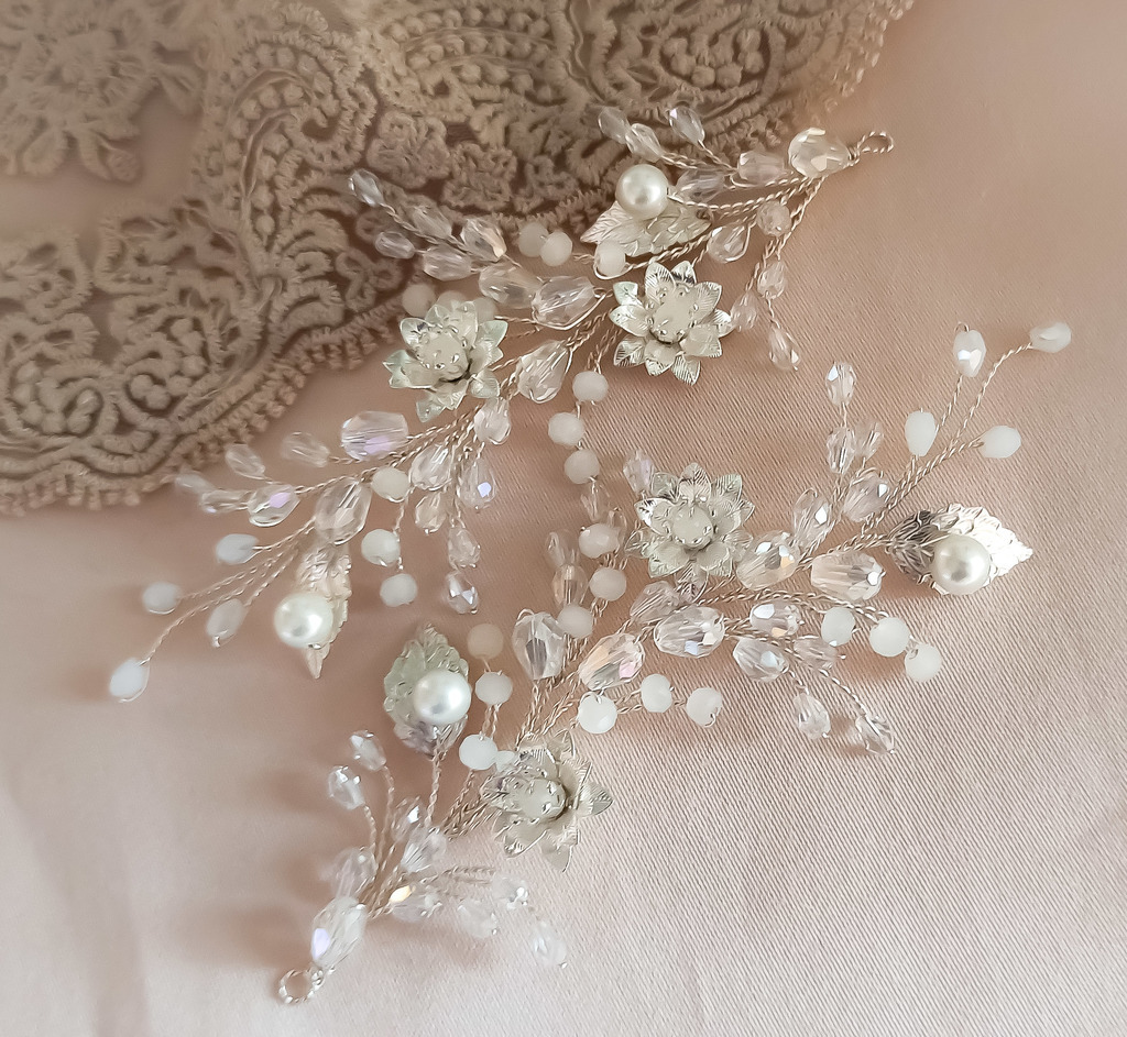 Украшение в причёску для девочки и невесты