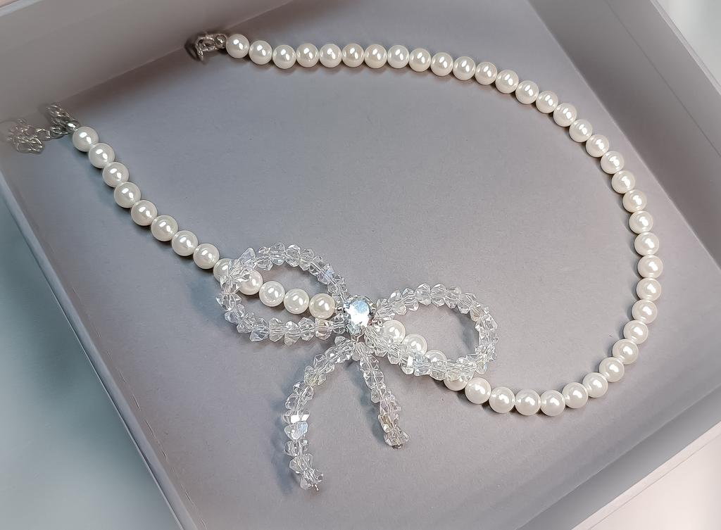 Жемчужное колье с бантиком