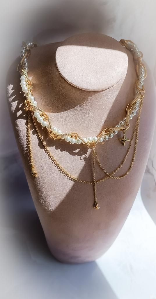 Ожерелье с жемчугом и цепочками