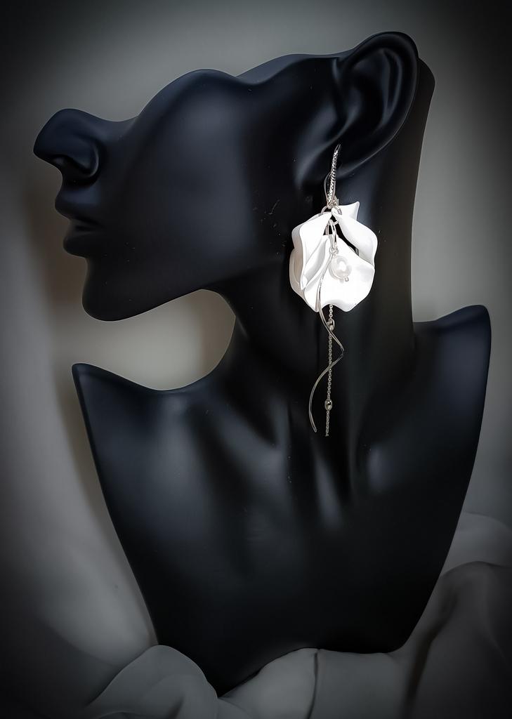 Серьги "Белые лепестки"