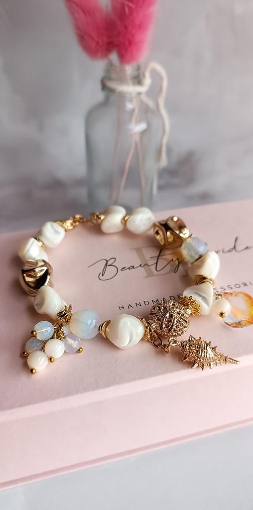 Браслет на руку из перламутра